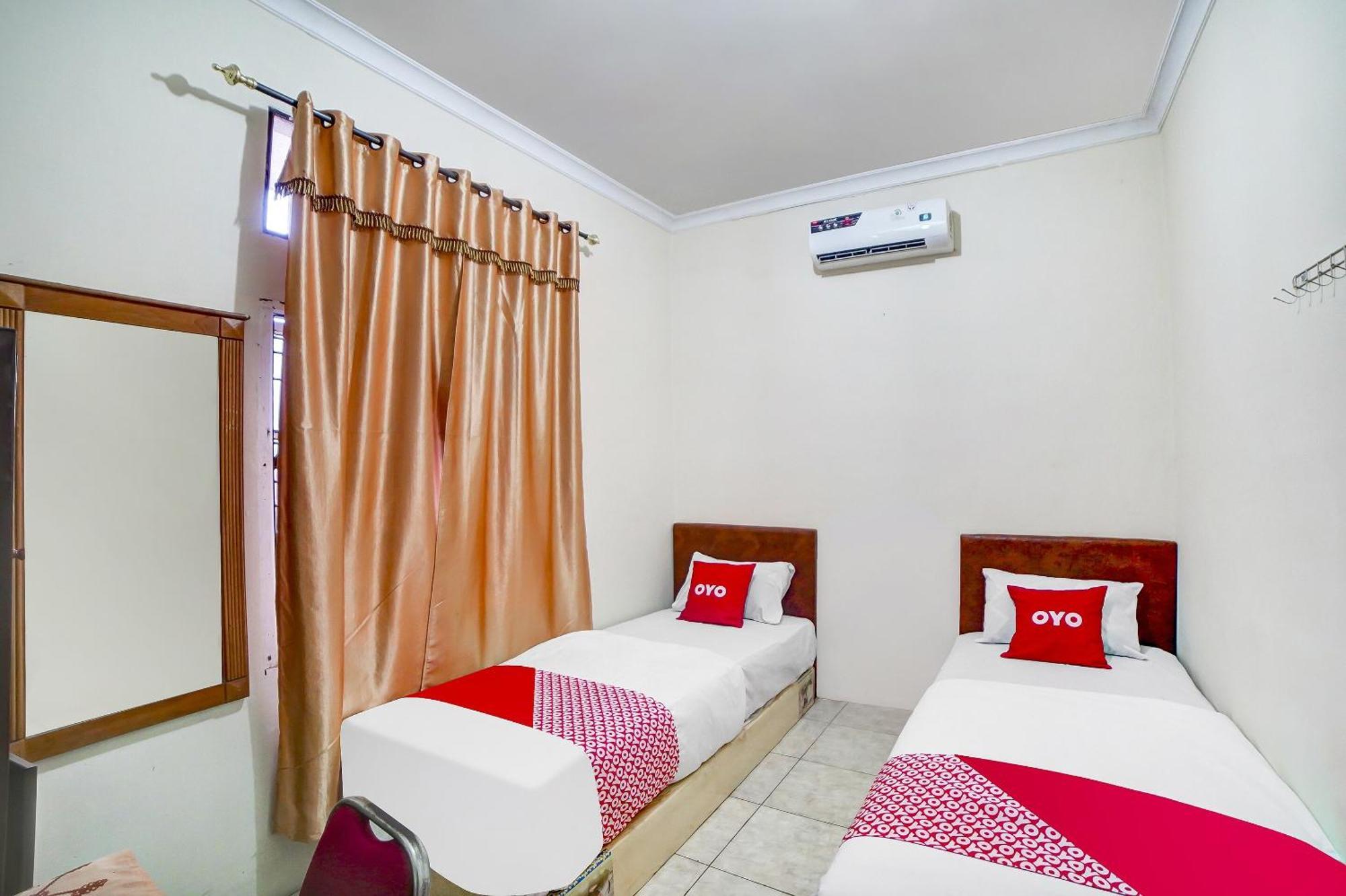 Oyo 91199 Felicia Homestay Medan Exterior photo