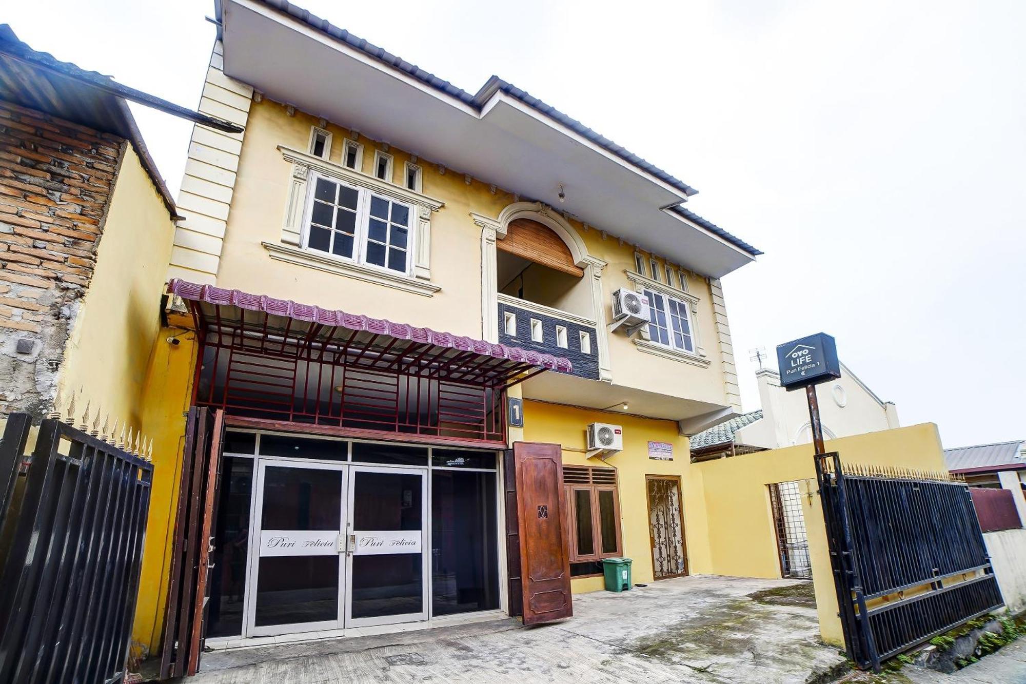 Oyo 91199 Felicia Homestay Medan Exterior photo