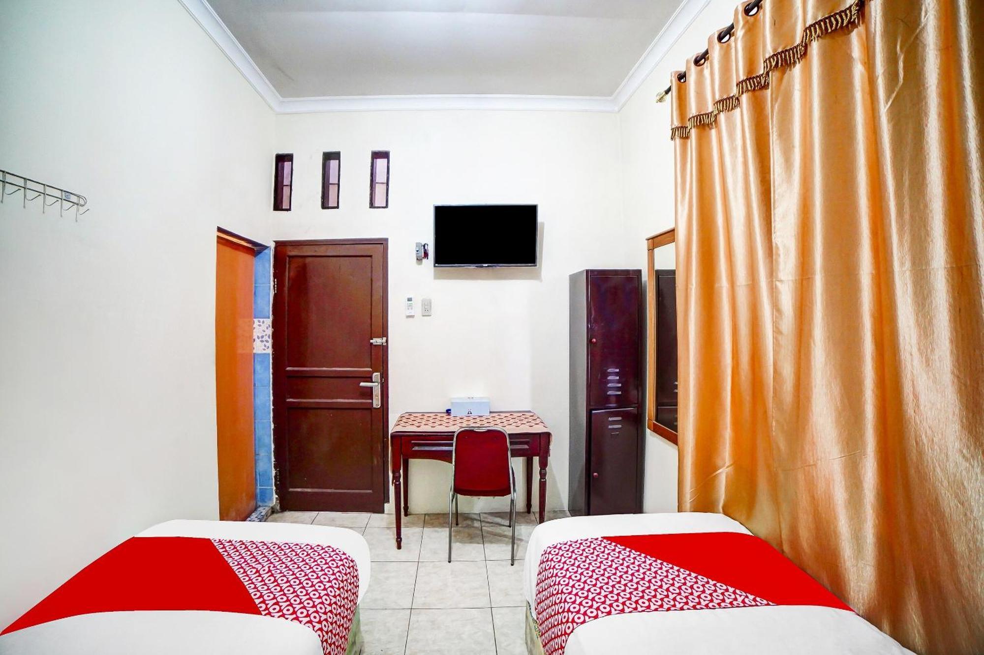 Oyo 91199 Felicia Homestay Medan Exterior photo
