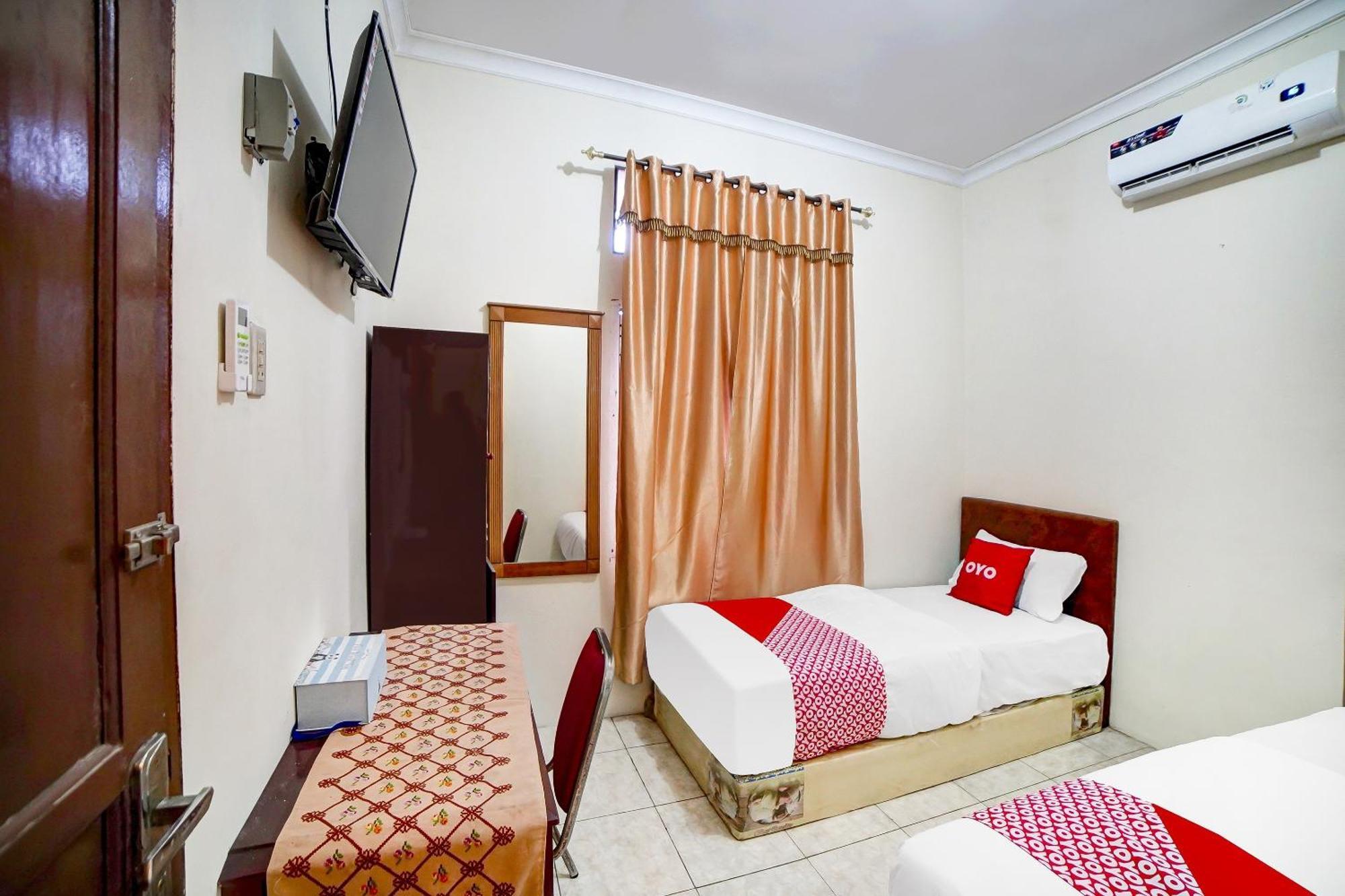 Oyo 91199 Felicia Homestay Medan Exterior photo