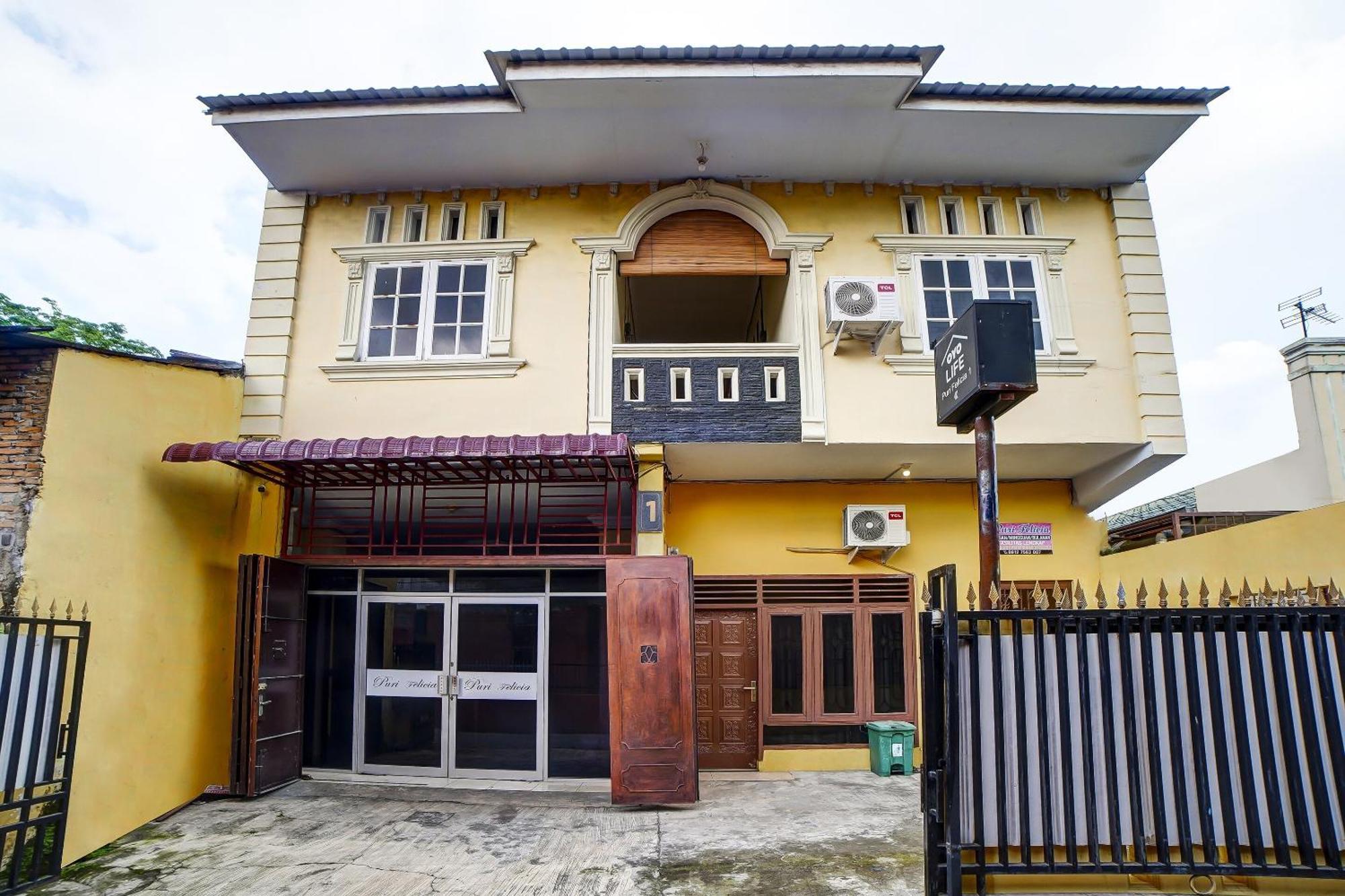 Oyo 91199 Felicia Homestay Medan Exterior photo